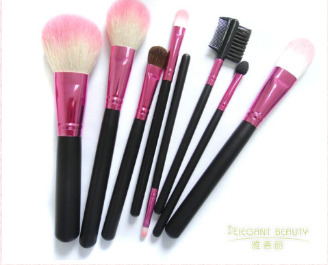 不同類型的粉底刷都有哪些使用方法呢？