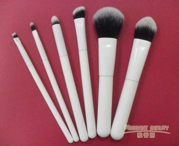 化妝刷套裝是否適合所有膚質和妝容類型？