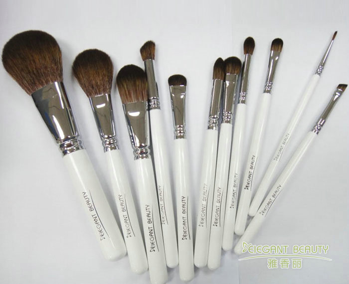 定制化妝刷套裝時，如何確定刷子的數量和種類？