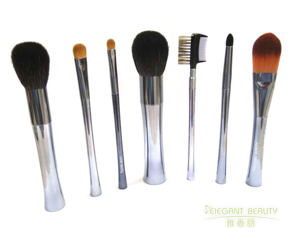 成套化妝刷的收納包磁吸扣設計是否影響刷毛保護？