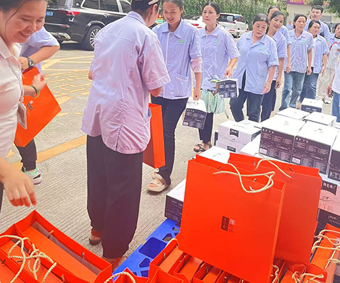 雙節(jié)同慶暖人心，關(guān)懷慰問(wèn)傳真情||雅香麗化妝用品(深圳)有限公司為全體職工發(fā)放“雙節(jié)”福利